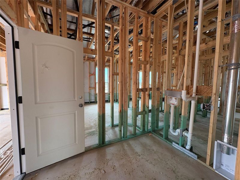 Spacious, unfurnished interior of a new home in Berry Creek Highlands, Georgetown (Image 27).