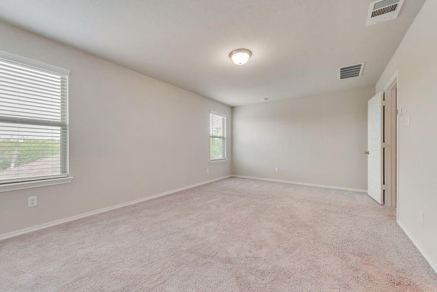Spacious, unfurnished interior of a new home in , Fort Worth (Image 36).