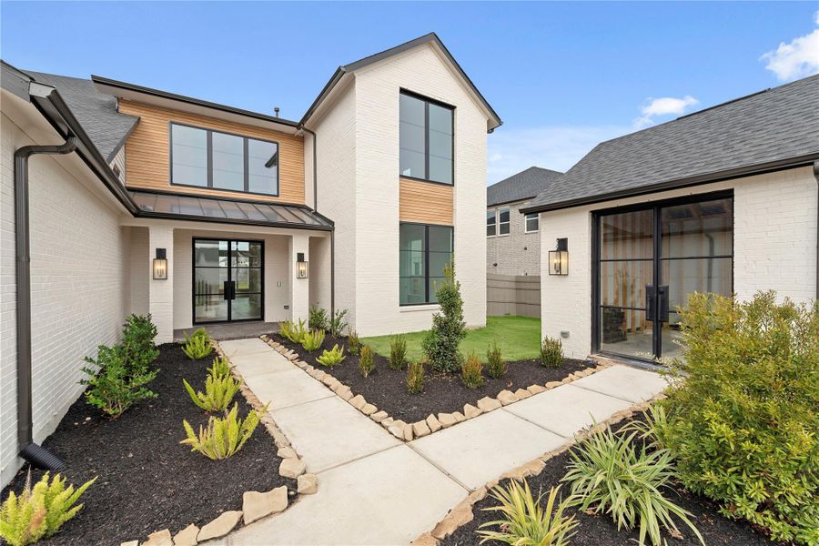 Exterior details and patio area of a home in ARTAVIA®, Conroe (Image 3).