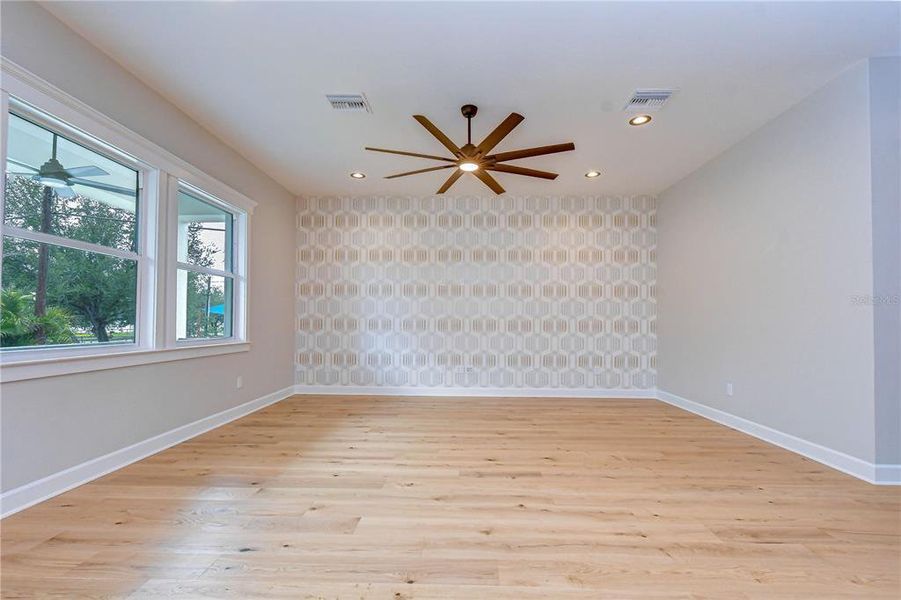 Spacious, unfurnished interior of a new home in , Tampa (Image 23).
