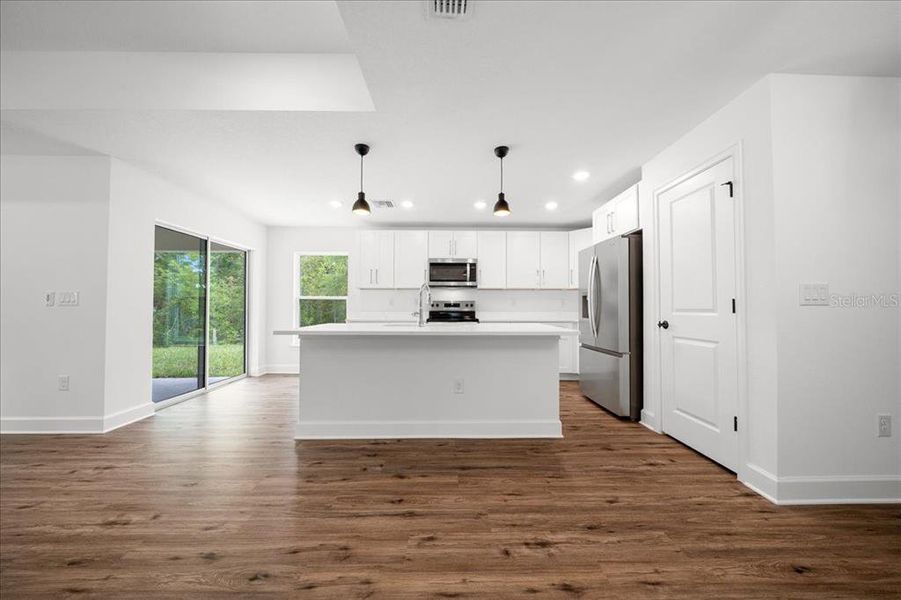 Spacious, unfurnished interior of a new home in , Weeki Wachee (Image 51).