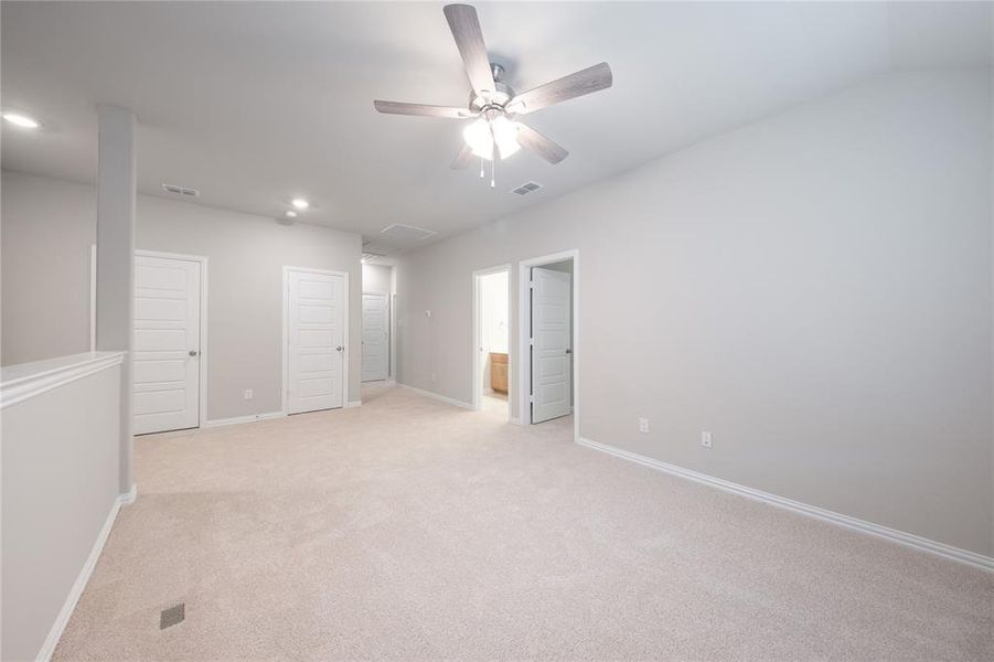 Spacious, unfurnished interior of a new home in Lake Pointe: Lake Pointe at Paloma Creek, Little Elm (Image 13).