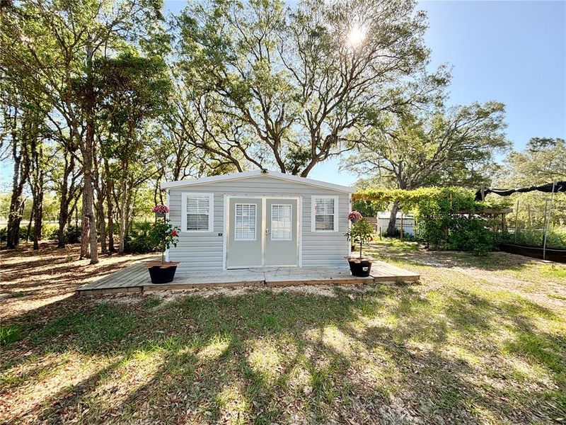 Exterior details and patio area of a home in , Dunnellon (Image 31).