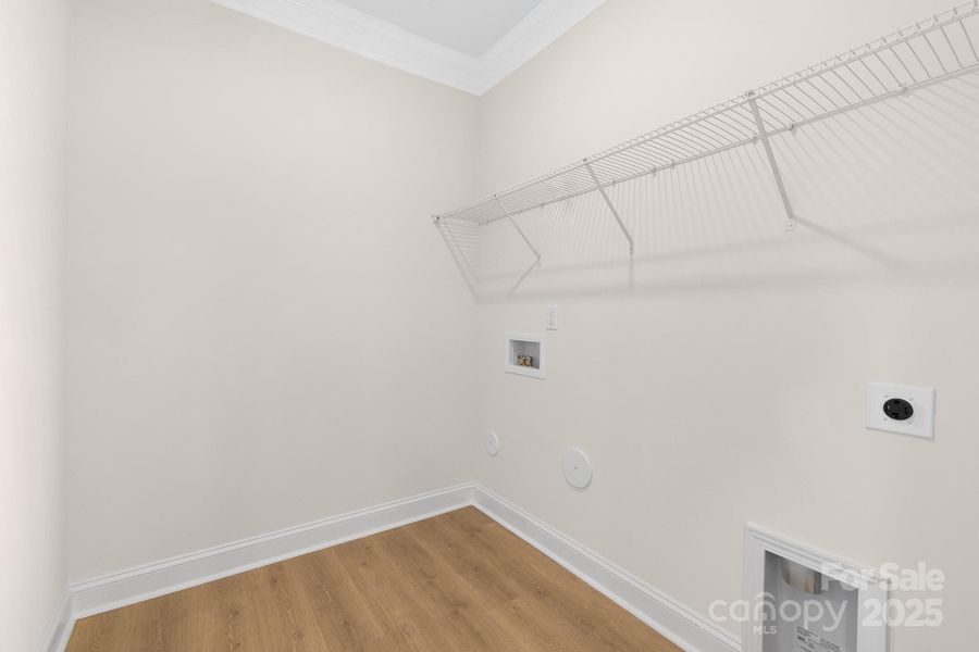 Spacious, unfurnished interior of a new home in Sylvan Creek, Denver (Image 30).