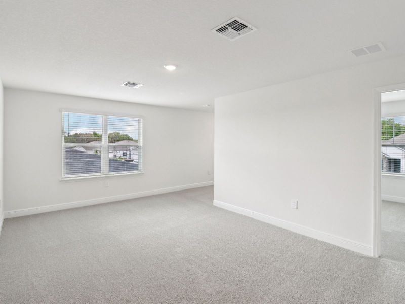 Spacious, unfurnished interior of a new home in Villamar - Classic Series, Winter Haven (Image 11).