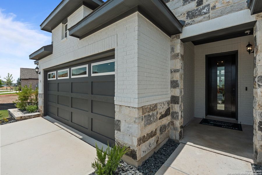 Exterior details and patio area of a home in Stillwater Ranch, San Antonio (Image 4).