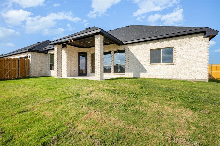 Exterior details and patio area of a home in Ten Mile Creek Estates, DeSoto (Image 4).