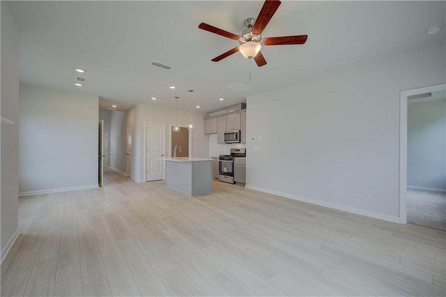 Spacious, unfurnished interior of a new home in Abbotts Crossing, Conyers (Image 19). Spacious, unfurnished interior of a new home in Abbotts Crossing, Conyers (Image 19).