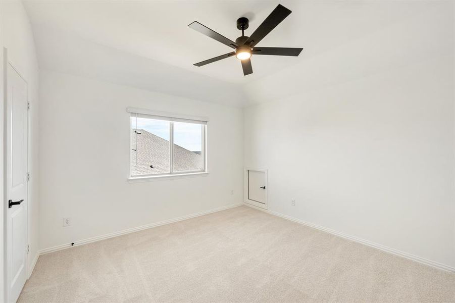 Spacious, unfurnished interior of a new home in Willow Wood, McKinney (Image 33).