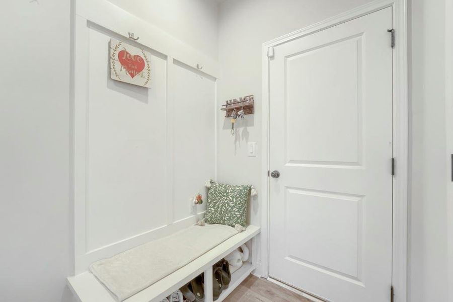 Furnished interior view inside a new home in Pine Mountain Park, Kennesaw (Image 8).
