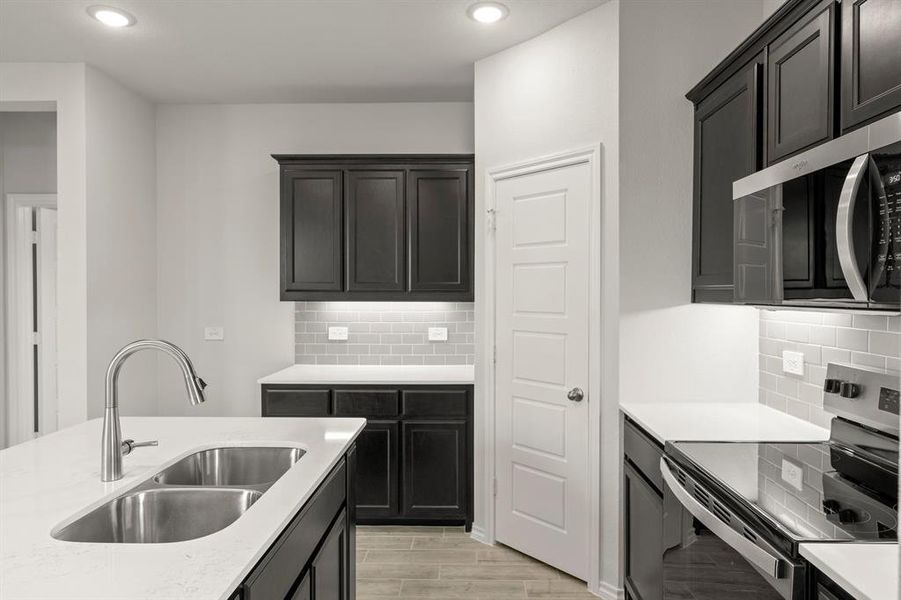 16. 1712 Elle - Kitchen (3) 16. 1712 Elle - Kitchen (3)