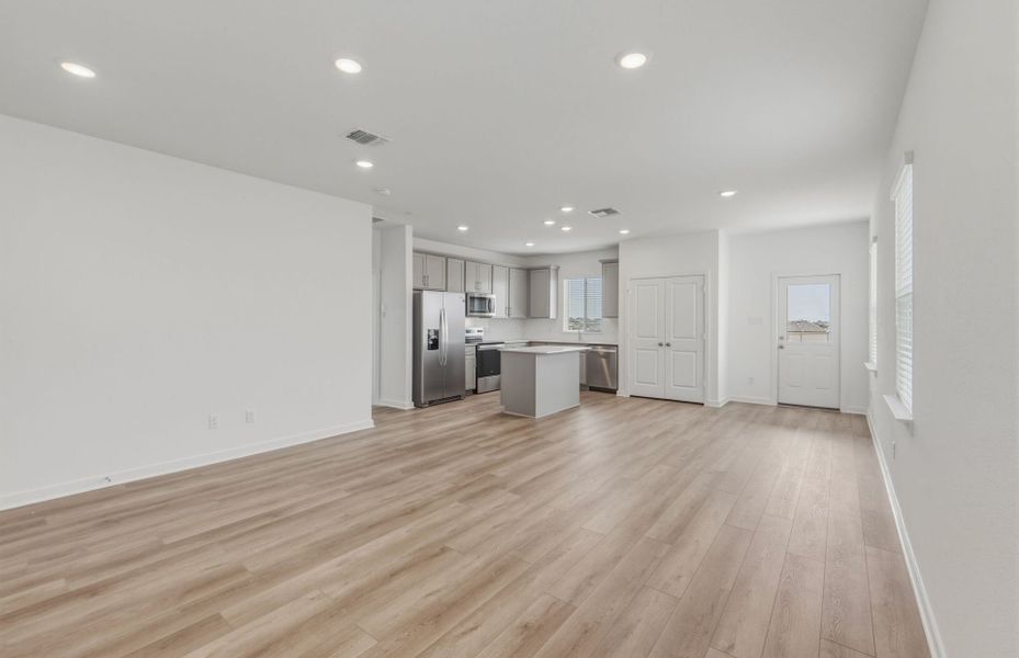 Spacious, unfurnished interior of a new home in Skyview, Belton (Image 21).