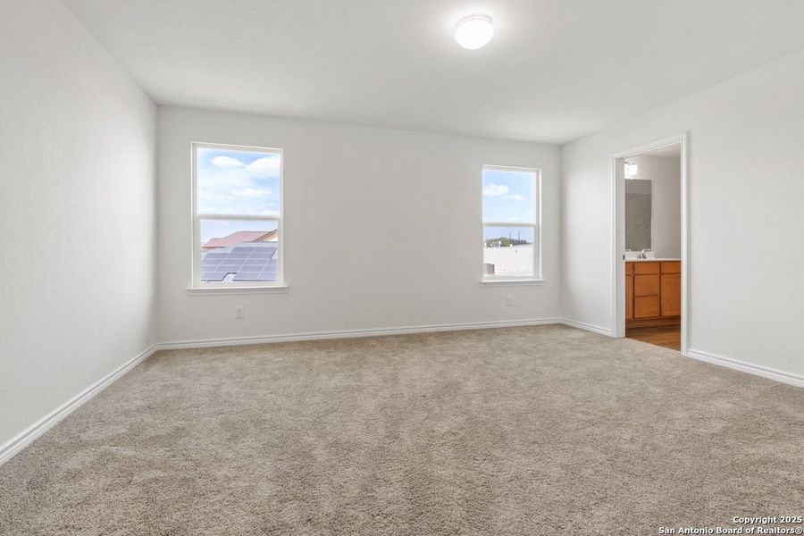 Spacious, unfurnished interior of a new home in Marbella, San Antonio (Image 8).