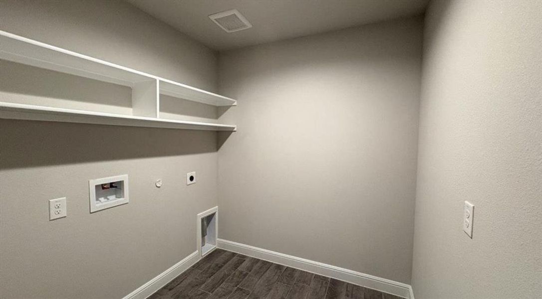 Spacious, unfurnished interior of a new home in Sandstone Estates, Granbury (Image 14).