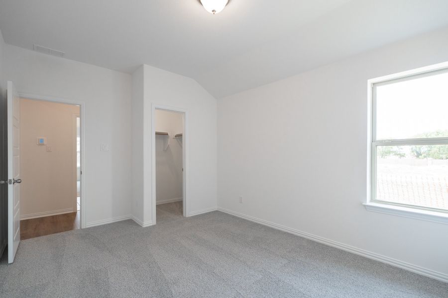 Spacious, unfurnished interior of a new home in Chalk Hill, Celina (Image 22).