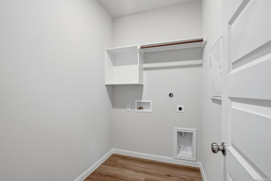 Spacious, unfurnished interior of a new home in Dauer Ranch, New Braunfels (Image 16).