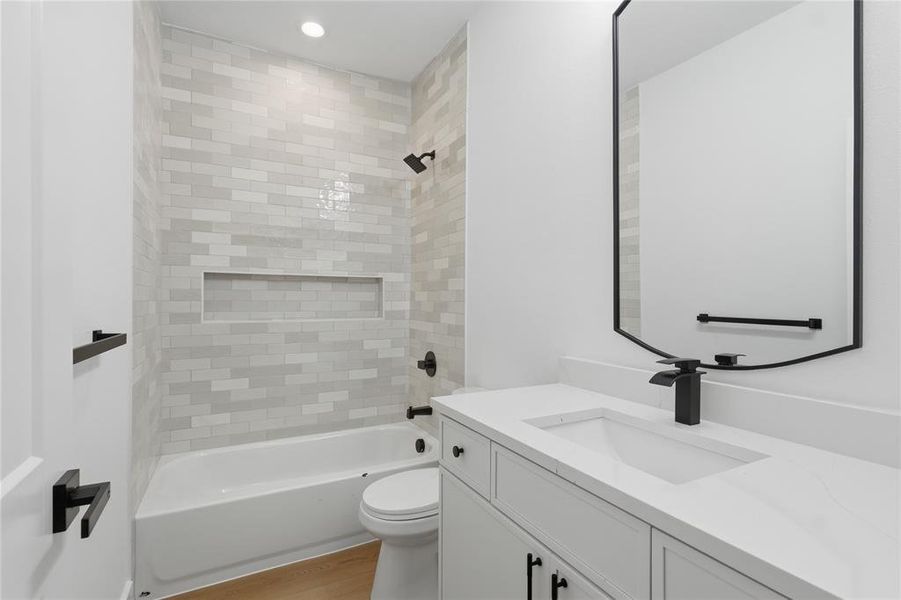 Furnished interior view inside a new home in , Dallas (Image 6).