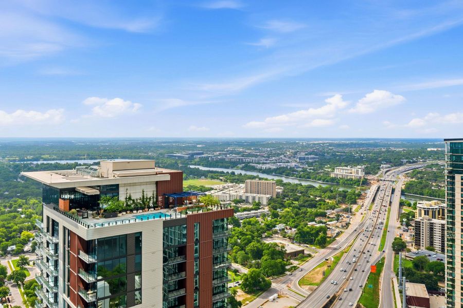Condo located in Austin, TX showcasing its design and architecture (Image 5).