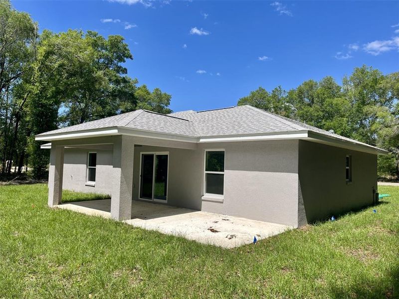 Exterior details and patio area of a home in , Ocklawaha (Image 4).