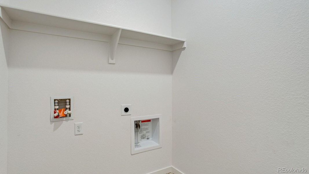 Spacious, unfurnished interior of a new home in Hansen Farm, Fort Collins (Image 32).