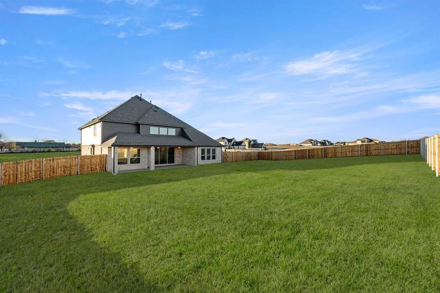 Exterior details and patio area of a home in Broadmoor Estates, Ovilla (Image 4).