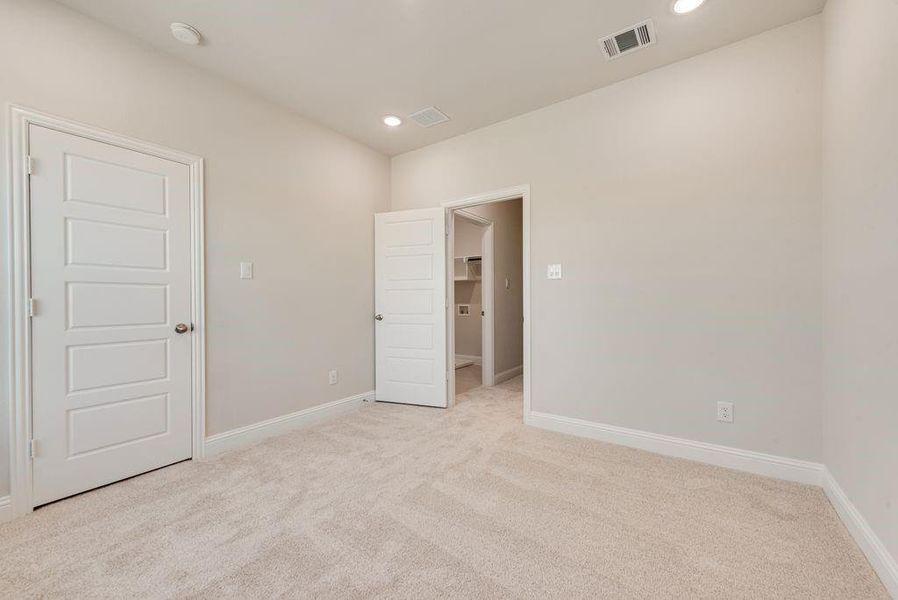 Spacious, unfurnished interior of a new home in Bayside, Rowlett (Image 29).