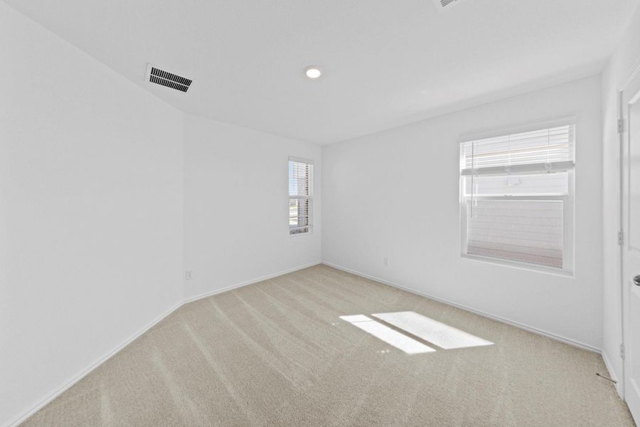 Spacious, unfurnished interior of a new home in Sunset Oaks, Maxwell (Image 16).