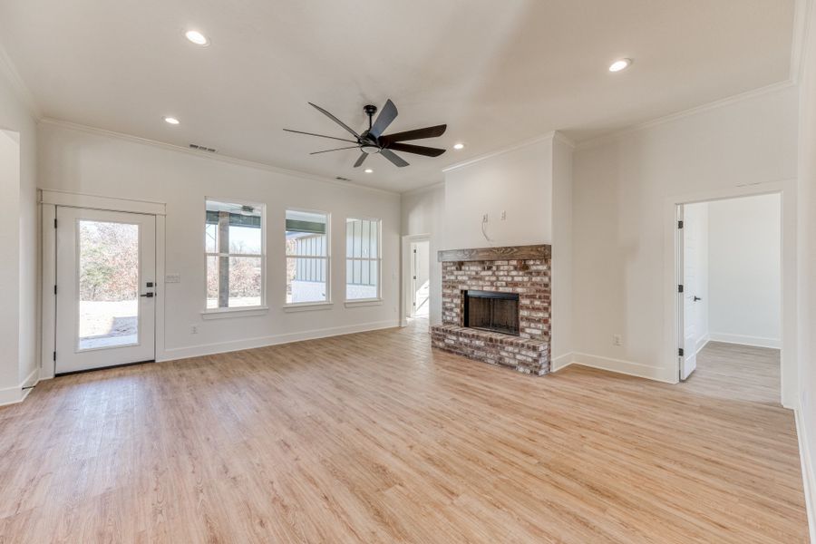 Representative unfurnished interior of a home built from the Jarrett 1 by Zeal Home Builders in Saddle Crest Estates, Weatherford (Image 19).
