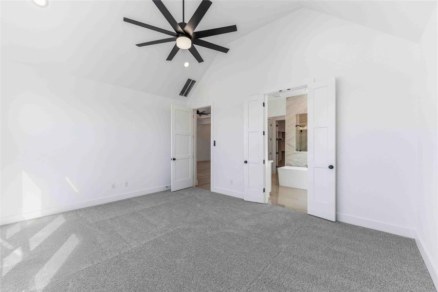 Spacious, unfurnished interior of a new home in Valencia, Manvel (Image 25).