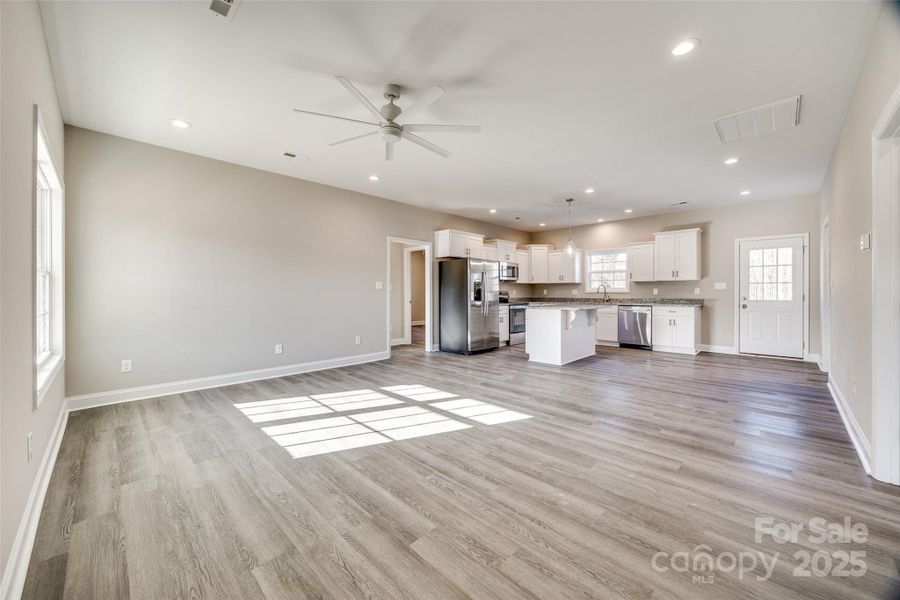 Representative photo of same build; colors and selections may differ. Representative photo of same build; colors and selections may differ.