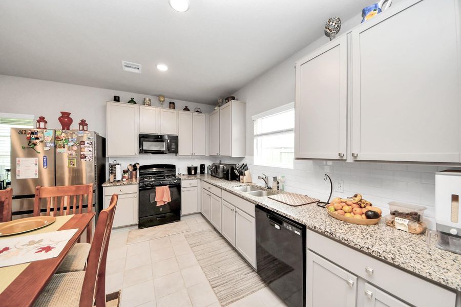 Furnished interior view inside a new home in Sierra Vista, Rosharon (Image 12).