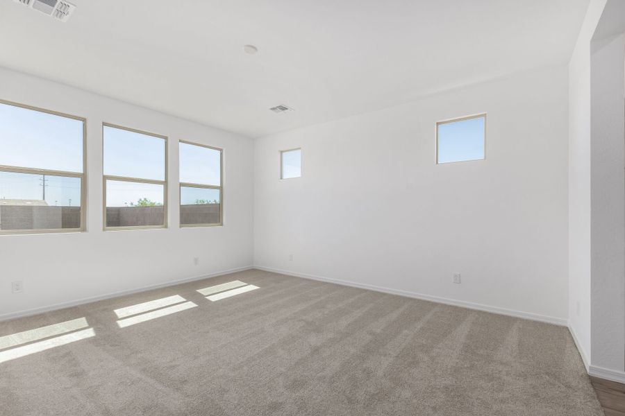 Spacious, unfurnished interior of a new home in Bella Vista Farms, San Tan Valley (Image 15).