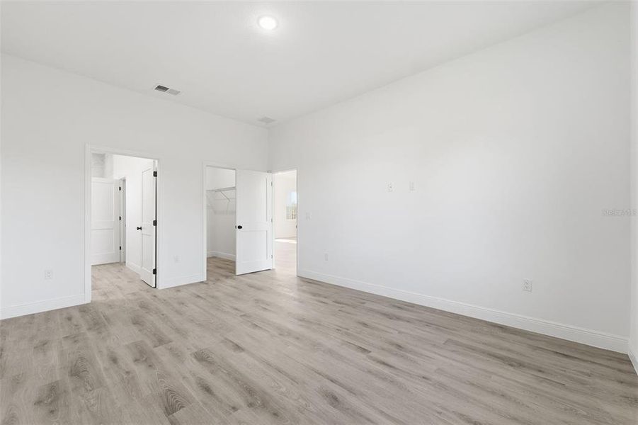 Spacious, unfurnished interior of a new home in , Ocala (Image 22).