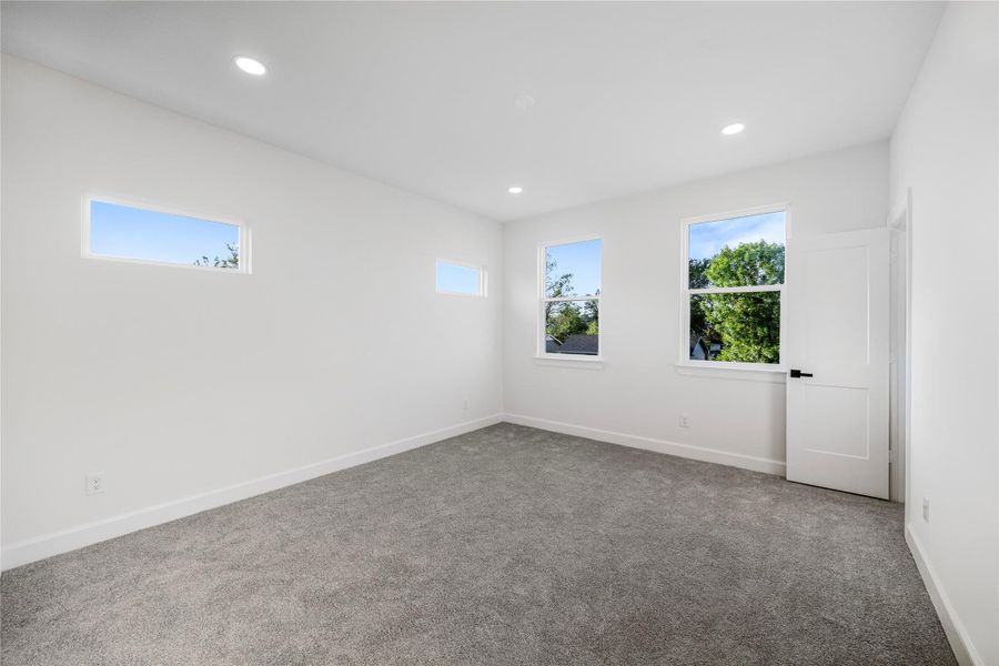 Spacious, unfurnished interior of a new home in , Houston (Image 25).