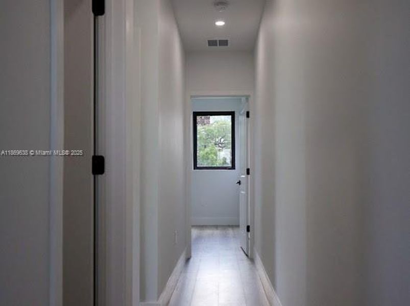 Spacious, unfurnished interior of a new home in , Miami (Image 23).