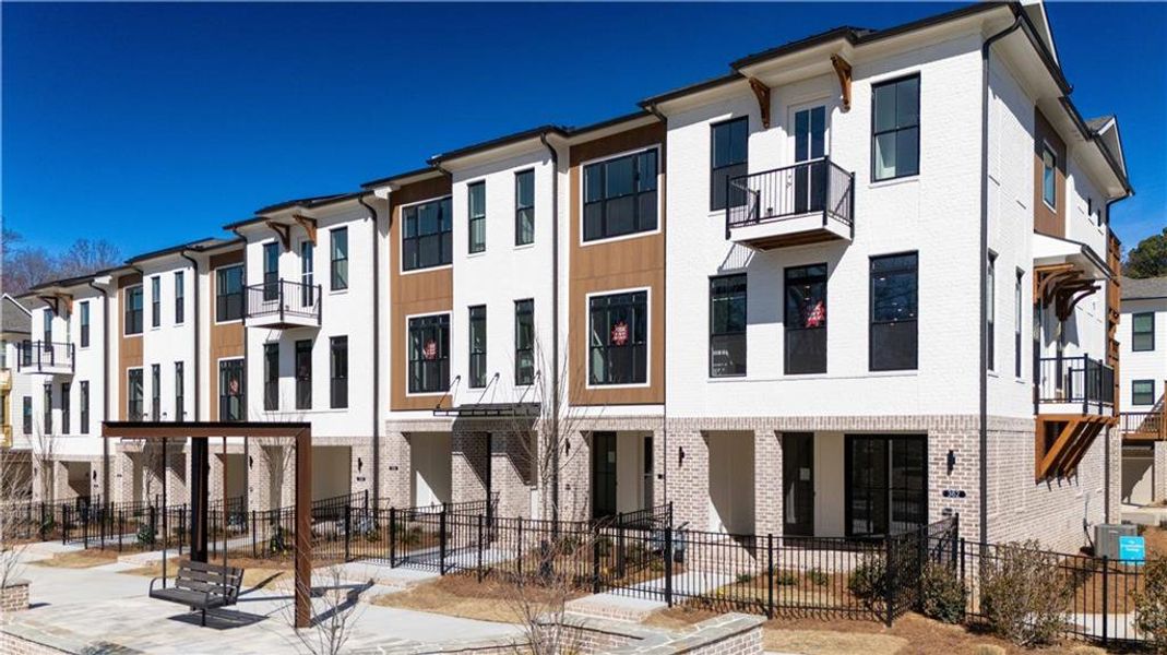 Condo located in Alpharetta, GA showcasing its design and architecture (Image 4).