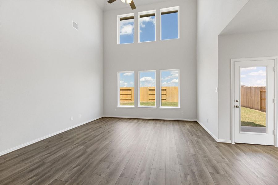 Spacious, unfurnished interior of a new home in Oakwood Estates, Waller (Image 27).