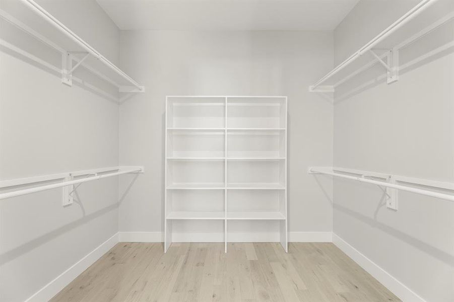 22. 1902 Pebble - Closet