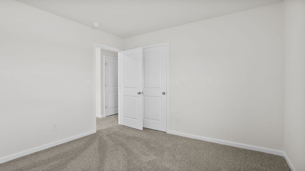 Spacious, unfurnished interior of a new home in Hawk Ridge, Anderson (Image 25).