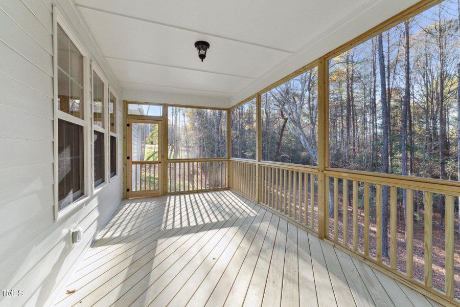 19- Screened Porch 19- Screened Porch
