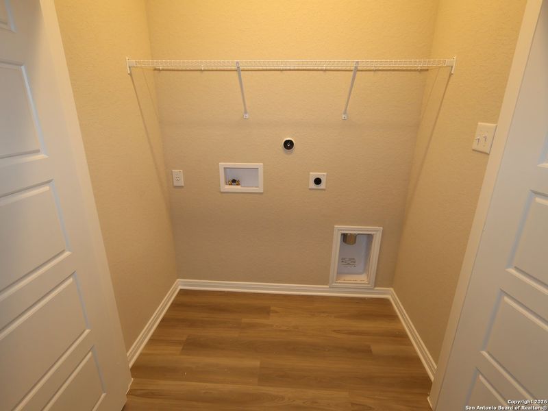 Spacious, unfurnished interior of a new home in Winding Brook, San Antonio (Image 25).