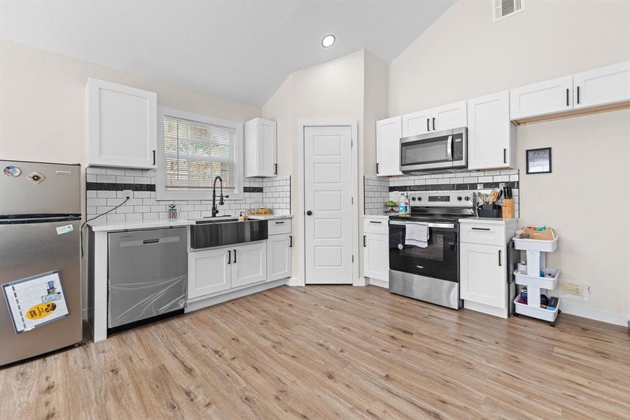 Furnished interior view inside a new home in , Granbury (Image 9).