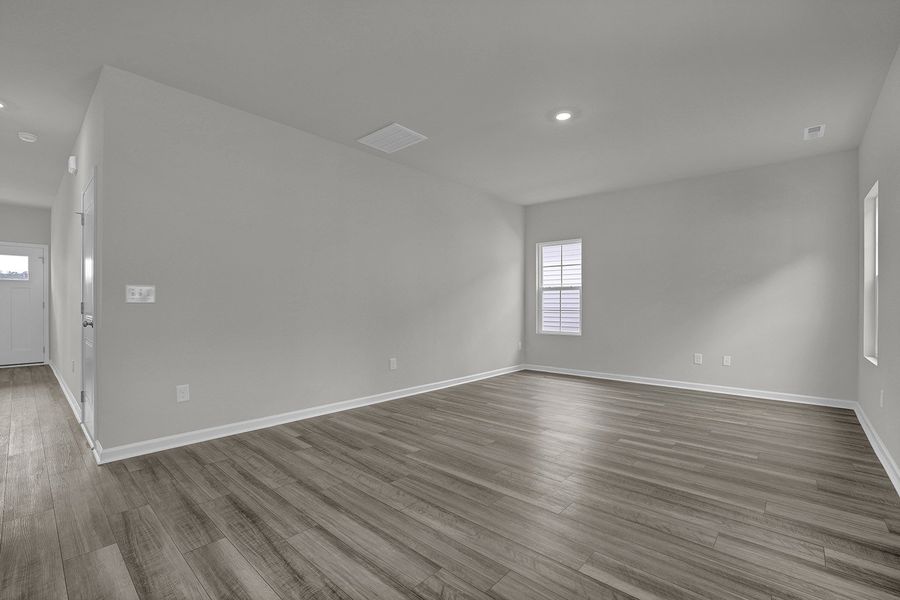 Spacious, unfurnished interior of a new home in River Tide Farms, Bolivia (Image 14).
