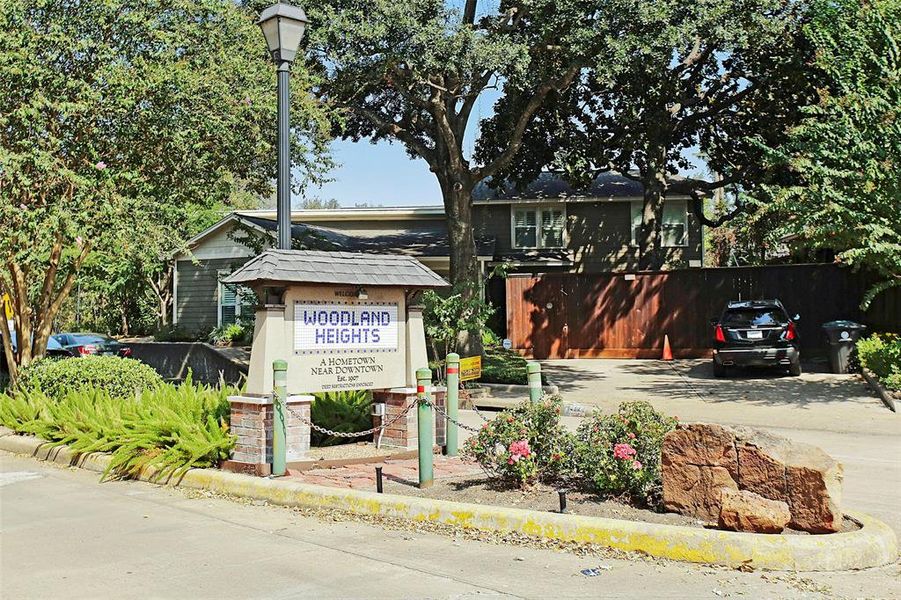 Palisades Park: Located in one of Houston's most desirable neighborhoods. Easy access to all major highways, the community is only minutes from Memorial Park, The Heights, Galleria, Downtown & Washington Corridor & many recreational parks at walking distance.