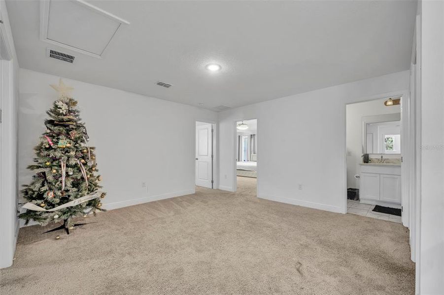 Spacious, unfurnished interior of a new home in , Leesburg (Image 20).