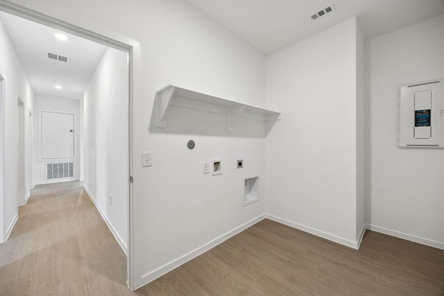 Spacious, unfurnished interior of a new home in Mavera, Conroe (Image 26).