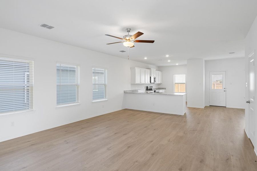 Spacious, unfurnished interior of a new home in Canyon Ranch, Jarrell (Image 6).