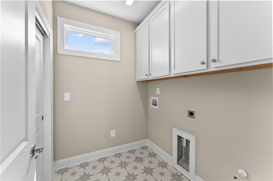 Spacious, unfurnished interior of a new home in The Courtyards at Post Road, Cumming (Image 14).