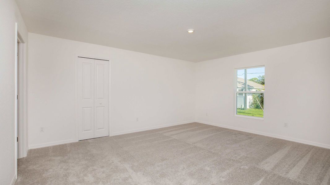 Spacious, unfurnished interior of a new home in Port Charlotte, Port Charlotte (Image 21).