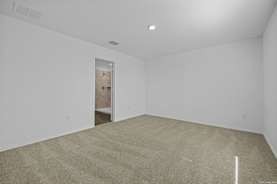 Spacious, unfurnished interior of a new home in Stonehill, San Antonio (Image 12).